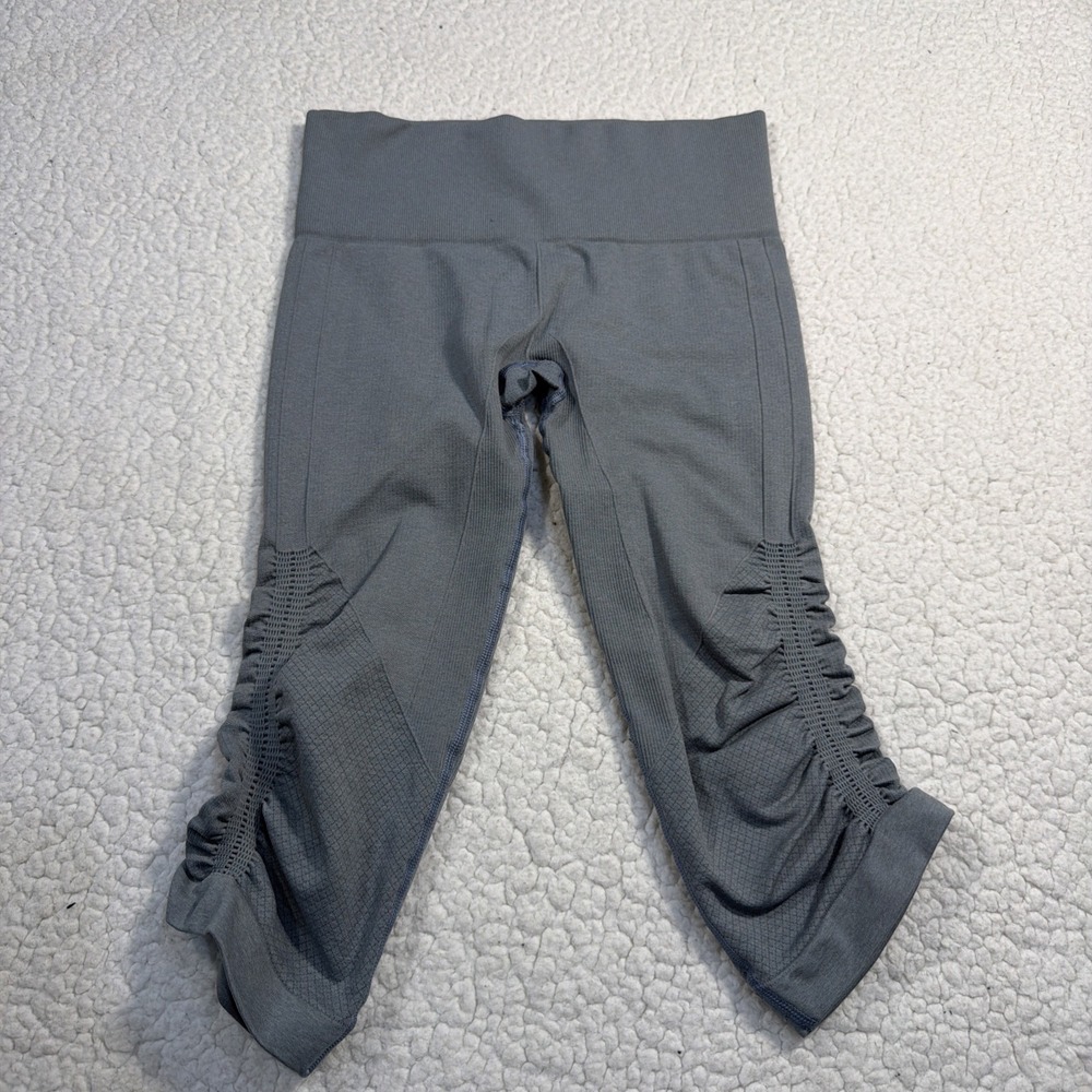 Lululemon In The Flow Crop Size 4 rare leggings 2014 release date yoga workout